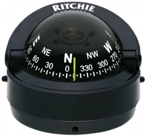 Ritchie Explorer S-53 pusula. 76 mm kadran. Yandaki butonlar yardmyla pusula çkarlp, saklanabilir. Hareketli günelik, aydnlatma ve kompansatöre sahiptir.