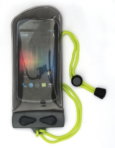 Aquapac Telefon/GPS klf. Mini. 

Telefon klfta iken, tüm artlarda sorunsuz konuabilir, duyabilirsiniz. 5 metre derinlie kadar su geçirmez, bir çok model telefonda batmaz ancak iPhone gibi baz modellerde batar; Lütfen s suda deneyiniz. Boyun asks standarttr.

	Aquapac %100 su geçirmez klflar ngiliz Standartlar Enstitüsünce (BSI) IPX8 snf teste tabi tutulmu ve 30 dakika süre sonunda su geçirmezliini koruyarak testi baar ile geçmitir.