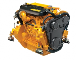 Vetus Turbo Diesel M4.56 deniz motoru, 52 HP (38.3 kW). 
Motor hacmi: 1758 cm³ 
Bor x strok: 78 mm x 92 mm 
Silindir says: 4 
Kompresyon oran: 22:1 
Alternatör: 12V/110A 
Güç: 52 HP (38.3 kW) (ISO 3046-1) 
Maksimum rpm: 3000 
Maksimum rpm de tork: 127 Nm 
Yakt tüketimi: 179 gr/hp/h @ 1800 rpm 
anzman (standart): Technodrive TMC60 
anzman oranlar: 2.00:1, 2.50:1, 2.94:1 
Opsiyonel anzmanlar: ZF10M (2.05:1), ZF12M (2.14:1, 2.63:1), ZF15M (1.88:1, 2.63:1) 
Arlk (anzman dahil): 192 kg