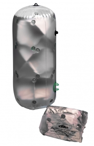 Echomax 230 i ime radar reflektörü. 

PVC klf altnda dizili özel metalize dokumasz kumatan oluur. Katlanarak cep boyutuna gelebilir ve acil durum çantasnda bulundurmak için idealdir. 

QinetiQ kaytlarna göre, 10 m² olan RORC gereklerini, 17 m² gibi bir tavan rakamla amtr. Mandara çekilebilir @ +/- %3 – Maksimum yansma 17 m².

Boyutlar: Boy 750 mm, Ø 300 mm
Arlk: 413 g