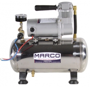 Korna için Marco M3 kompresör. LLoyd ve Bureau Veritas tip onayl.

8 litre AISI 304 tankl kompakt elektrikli kompresör. 

24V
Çalma basnc 8 bar
Hava ak hz 47 l/dak. 
Maksimum basnç 8 bar
Motor Gücü 240W/0,3 HP
368x380x192 mm
9 kg. 