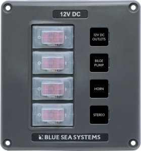 Blue Sea Systems suya dayankl sigorta paneli. Flybridge ve açk kokpitler için dizayn edilmitir.

	
		Nominal voltaj: 12V, Maksimum akm: 45A
	
		Polikarbonat/ABS panel yüzeyi UV dayanml, yanmay geciktirici ve paslanmazdr.
	
		Silikon tu kapaklar ve conta su szmasna kar koruma salar.
	
		Düük profil yap skk bölümlerde montaj kolayl salar.
	
		Fast-on konnektörler kablolamay hzlandrr.
	
		Tüm panel beslemesi iki kablo ile basitçe yaplr ve M5(#10) halka kablo pabucu gerektirir.
	
		 15 adet kare etiket paket içeriine dahildir.