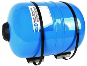Jabsco 23240-2000 Basnç tank.


	8 L. Montaj braketleri ve kaylar dahil.

	
		Dahili membranl, boyal çelik
	
		Herhangi bir konumda monte edilebilir
	
		Balant:¾” BSP erkek dili
	
		Boyutlar:330 mm uzunluk, 200 mm genilik, 220 mm derinlik (kaylar ve braketler dahil)
	
		Hacim: Nominal 8 litre, çalma kapasitesi yaklak 4 litreye kadar