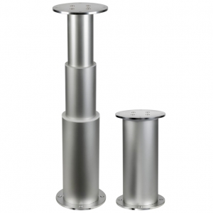 3 kademeli elektrikli yuvarlak masa aya��. G&uuml;m&uuml;� eloksall� al&uuml;minyumdan, tekne i&ccedil;inde ve d���nda kullan�m i&ccedil;in, d&ouml;nme &ouml;nleyici sistemli. Tek ayakl� &ccedil;al��ma i&ccedil;in (On)-Off-(On) model anahtar gereklidir. Senkronize &ccedil;ift ayak &ccedil;al��mas� i&ccedil;in kontrol &uuml;nitesi/al�c�s� sipari� edilmelidir. 

Maksimum y&uuml;k: 100 kg 
Masa plakas�: 200x200 mm 
Taban: 200x200 mm 
Toplanm�� boy: 378 mm 
A&ccedil;�k boy: 778 mm 
H�z: 35 mm/s