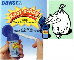 Davis portatif, plastik kutulu çöp torbas dispenseri. Az yer kaplar, son derece pratiktir. Teknede, otomobilde, karavanda, kampta; her yerde kullanlabilir. ihtiyacnz olan boyda çekip kopardktan sonra düümlediinizde kullanma hazrdr. Torbann toplam boyu 10 metredir. Dispenser 10 cm yüksekliinde, 100 gr. arlktadr.